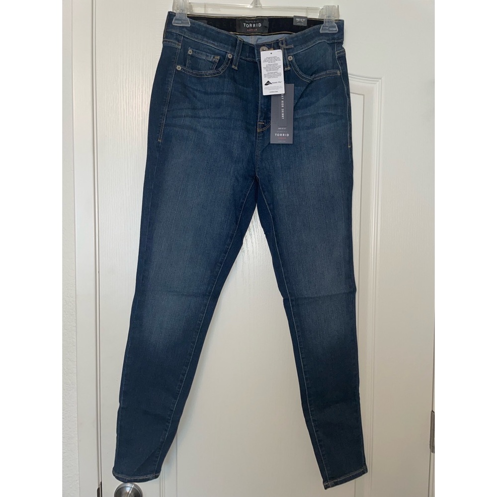 Torrid Sky High Skinny Medium Wash NWT